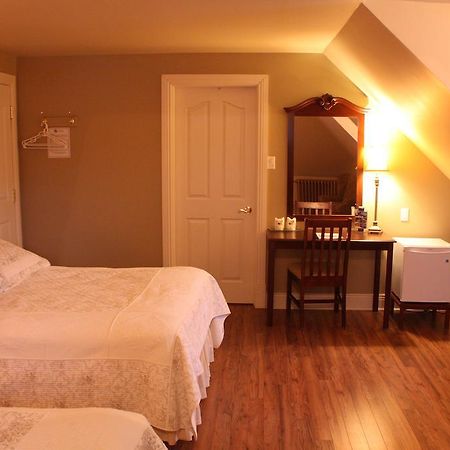 Auberge Chateau Lamontagne Sainte Anne des Monts ภายนอก รูปภาพ